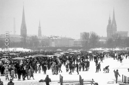  Das Alstereisvergnügen in Hamburg, 1991.