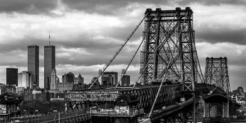Metropolen der 80er & 90er. Motiv: Williamsburg Bridge und World Trade Center, New York.