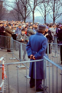  Grenzübergang zur Ausreise aus der DDR nach West-Berlin, 1989.
