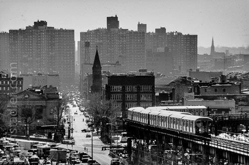  Brooklyn mit Metro im Sonnenlicht.